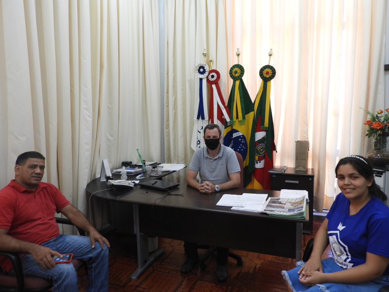 Gabinete do Prefeito recebe visita do pastor